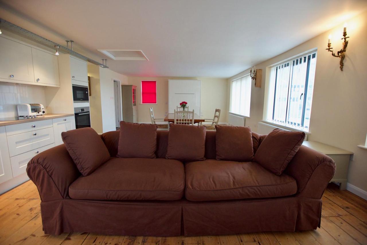 Spacious With Roof Terrace, Near The Waterfront, *