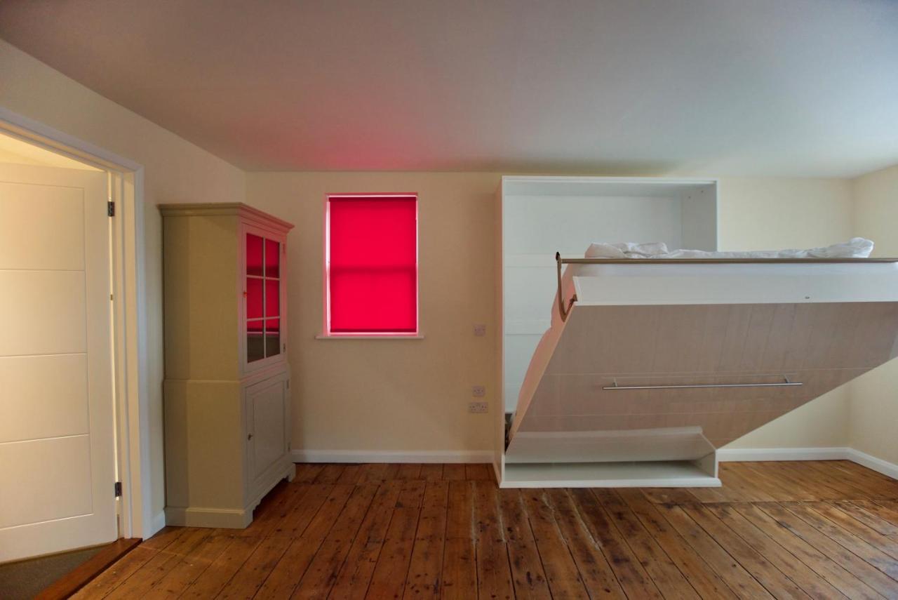 Spacious With Roof Terrace, Near The Waterfront, Apartment