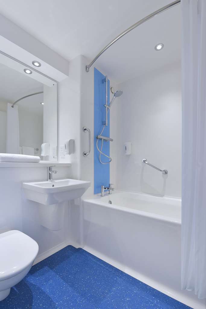 Travelodge Ipswich Capel St Mary Hotel 3*