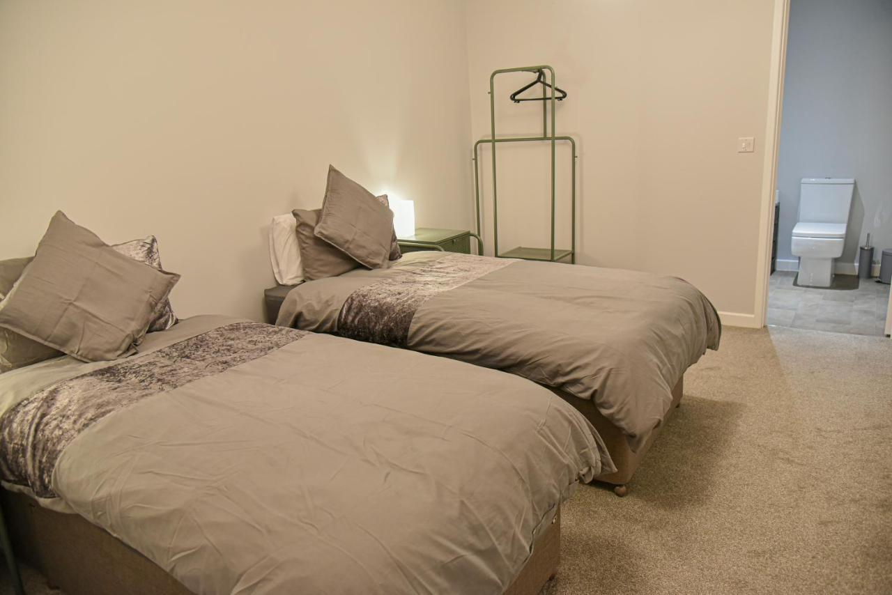 Huge - 2 Bathrooms - * Ipswich