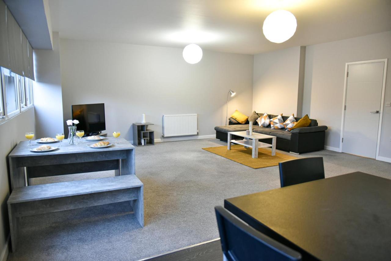 Huge - 2 Bathrooms - Apartment *