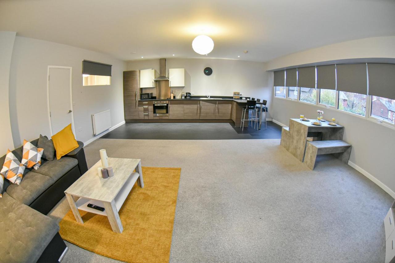 Huge - 2 Bathrooms - Apartment *