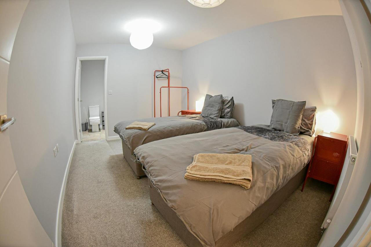 Huge - 2 Bathrooms - Apartment