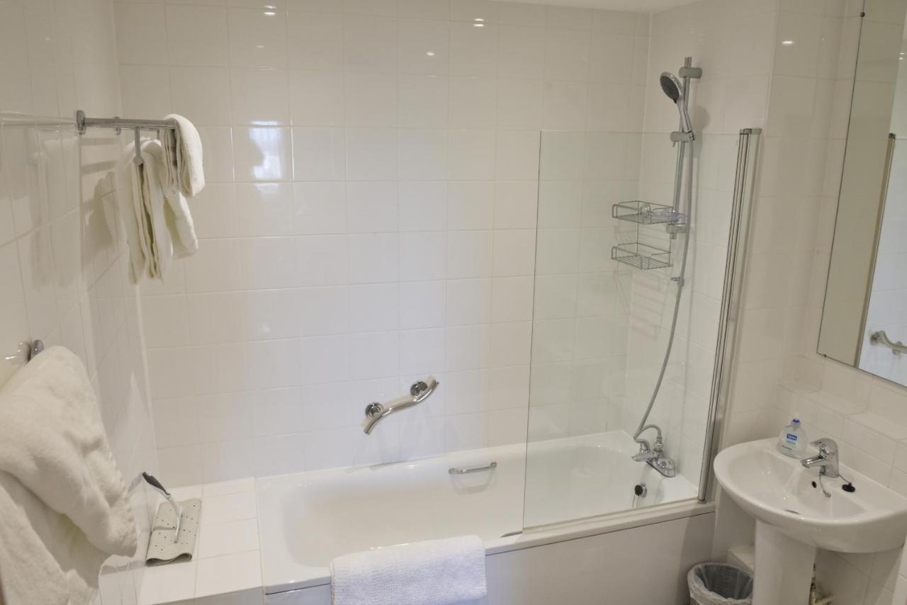 Toothbrush - Waterfront South - Avalon Court (adults Only) Apartment *