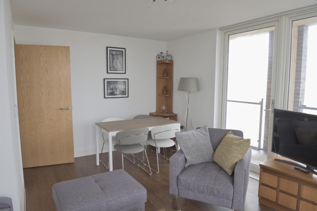 Apartment Toothbrush - Waterfront South - Avalon Court (adults Only) *