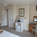 Toothbrush Rooms At Lattice Lodge - Guest Kitchen & Ev Recharging