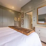 Elegant Luxurious Cottage - The Dove House