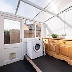 Host & Stay - Sherrington Road Abode