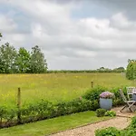 Elegant Luxurious Cottage - The Dove House