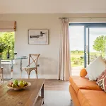 Elegant Luxurious Cottage - The Dove House