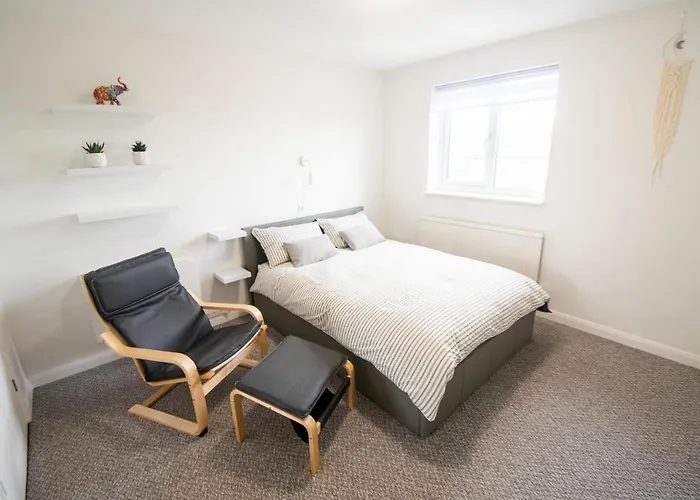 Town House Chantry - With Self Check In And Free Parking - Rooms At Ipswichdigs