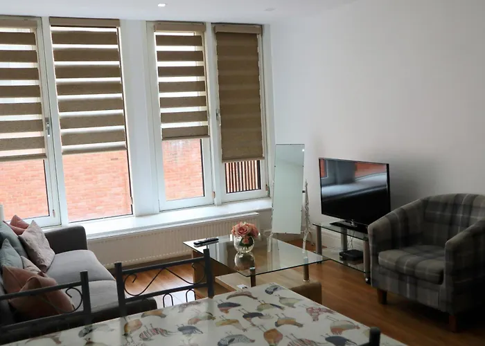 Elm Street Apt With 2 Bed 2 Bathrooms