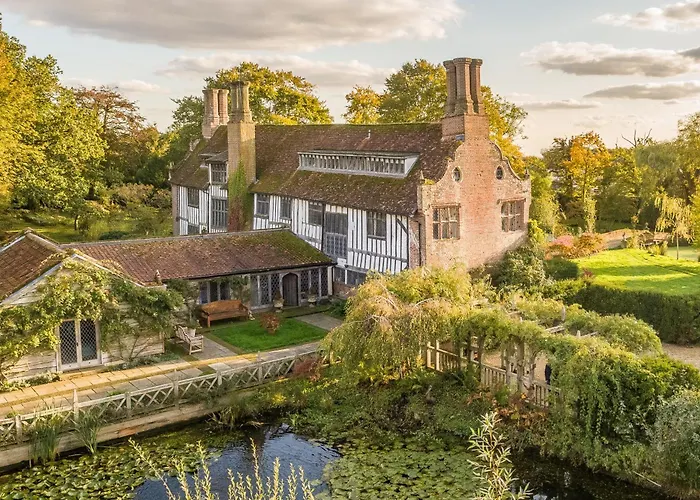 Spectacular Thousand Year Old Medieval Manor House - Flemings Hall