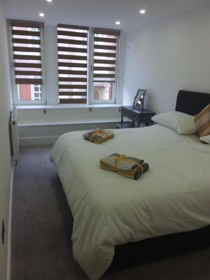 Elm Street Apt With 2 Bed 2 Bathrooms *