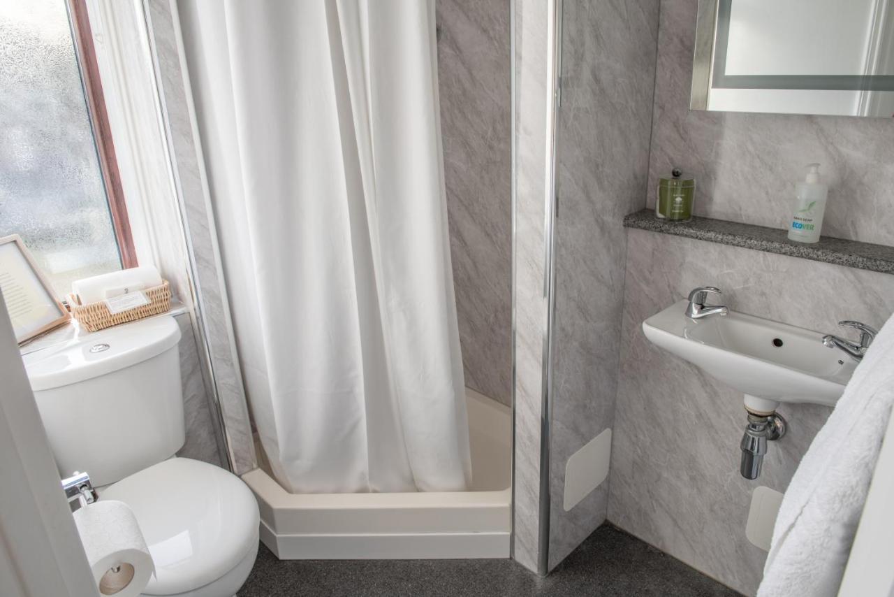 Guest house Toothbrush At Lattice - Guest Kitchen & Ev Recharging