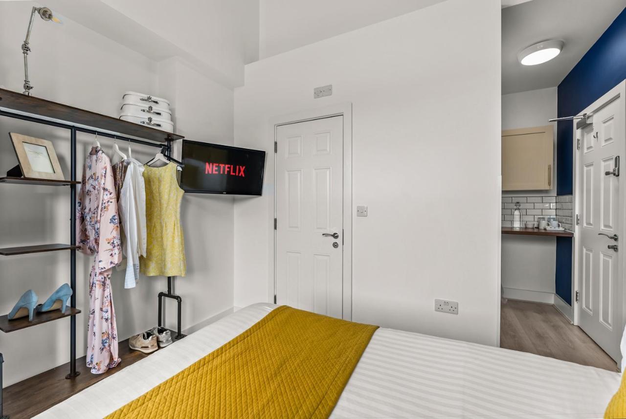 Boutique With Kitchen Dinner, Lounge, Pool Table Hotel