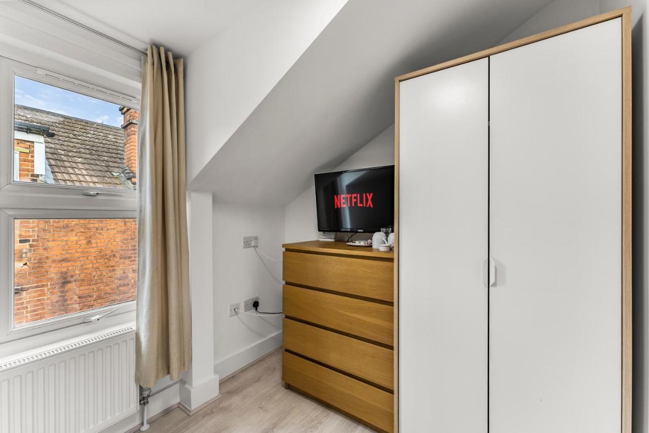 Hotel Boutique With Kitchen Dinner, Lounge, Pool Table Ipswich
