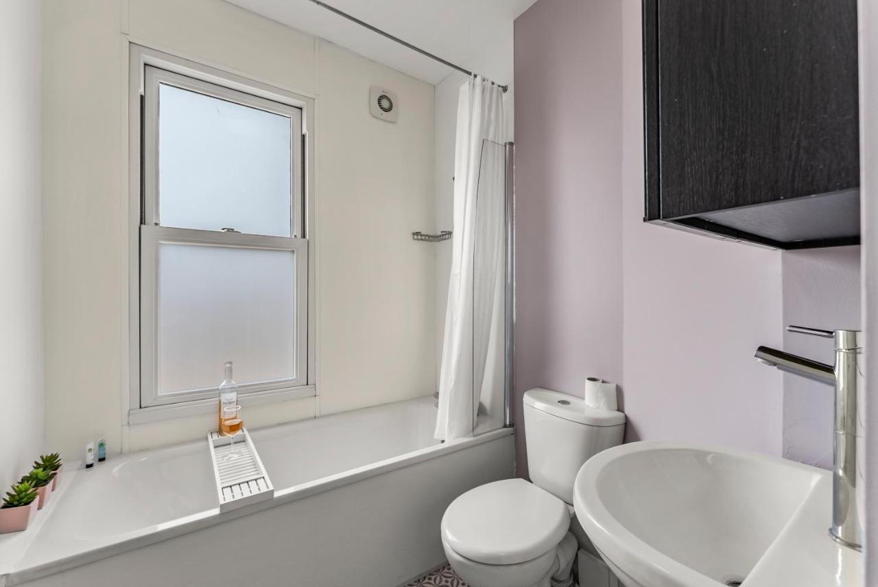 Boutique With Kitchen Dinner, Lounge, Pool Table Hotel *