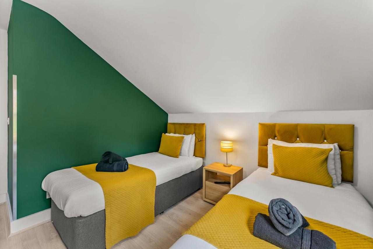 Hotel Boutique With Kitchen Dinner, Lounge, Pool Table Ipswich