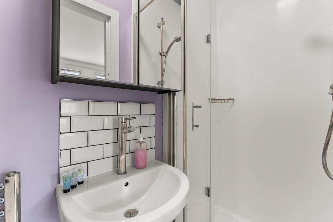 Boutique With Kitchen Dinner, Lounge, Pool Table * Ipswich