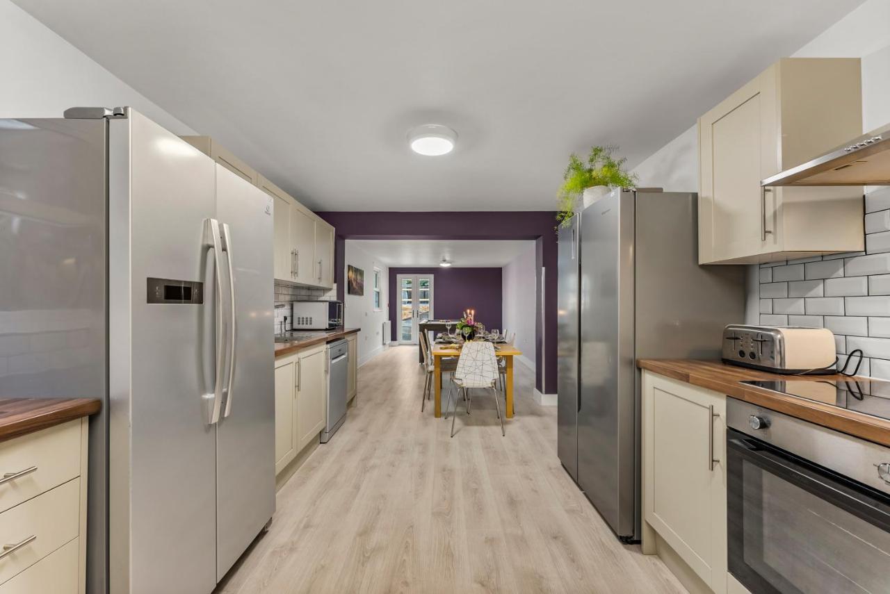 Boutique With Kitchen Dinner, Lounge, Pool Table Ipswich