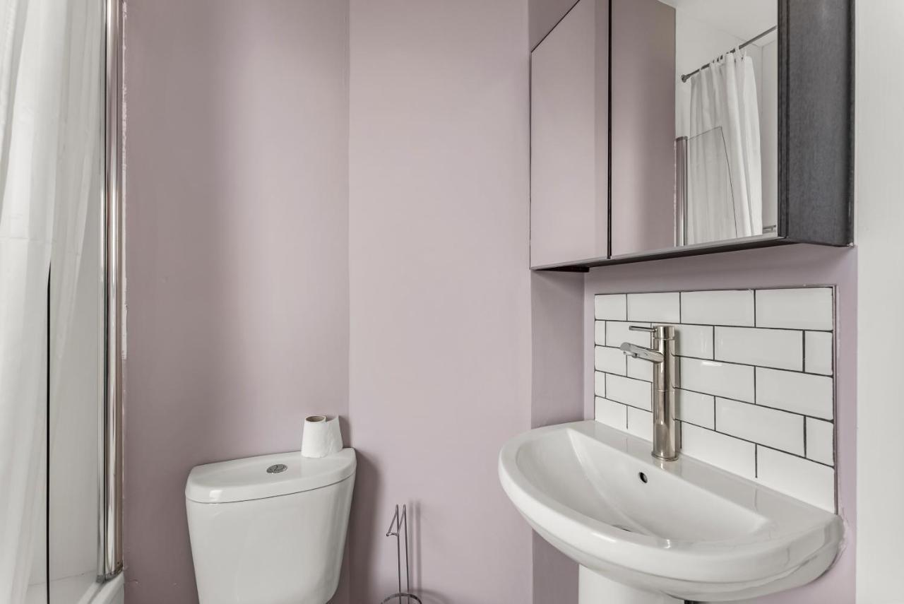 Hotel Boutique With Kitchen Dinner, Lounge, Pool Table Ipswich