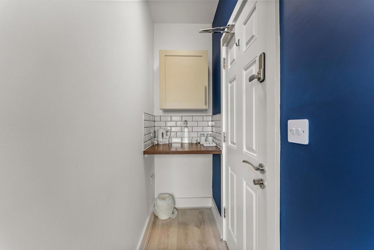 Boutique With Kitchen Dinner, Lounge, Pool Table Ipswich