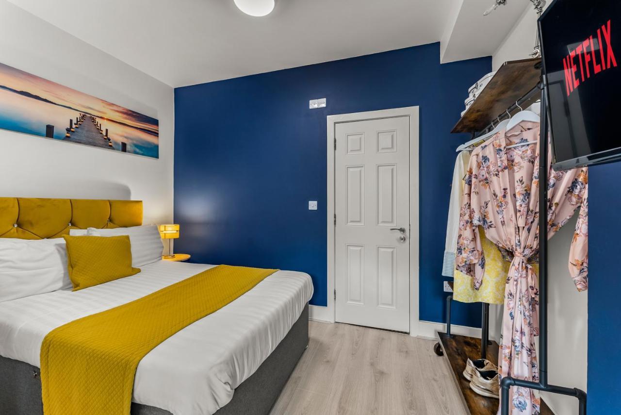 Boutique With Kitchen Dinner, Lounge, Pool Table *