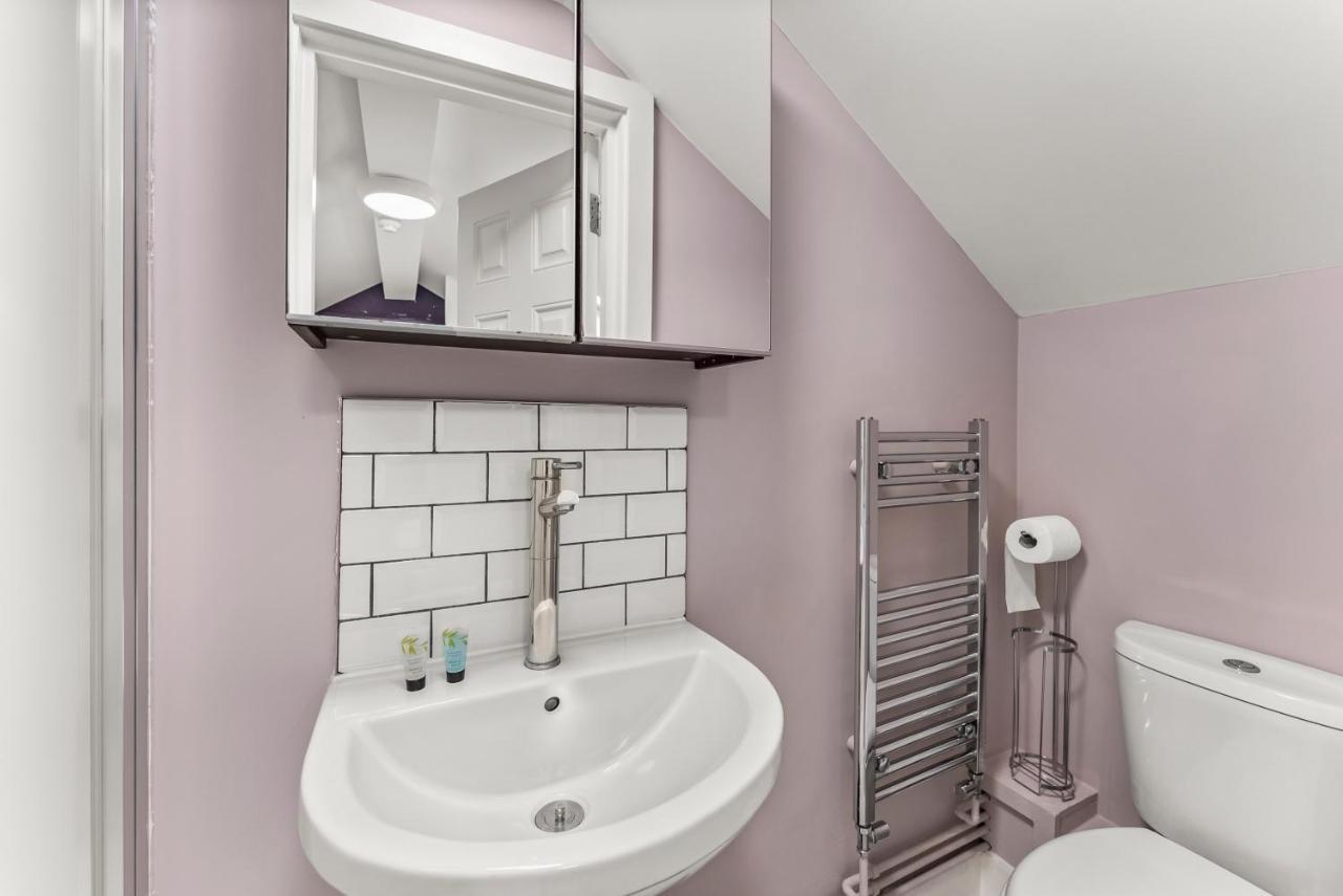 Boutique With Kitchen Dinner, Lounge, Pool Table Ipswich