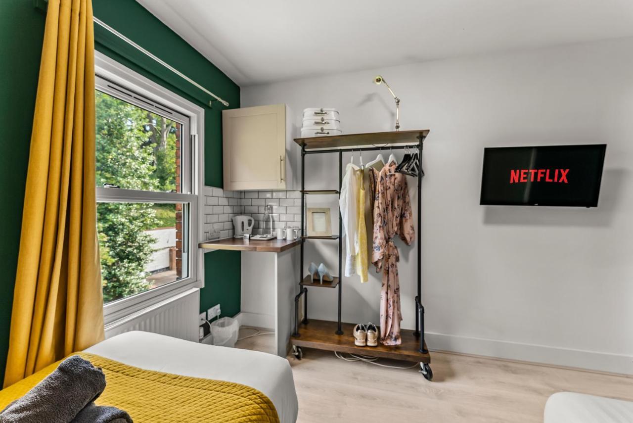 Boutique With Kitchen Dinner, Lounge, Pool Table Hotel