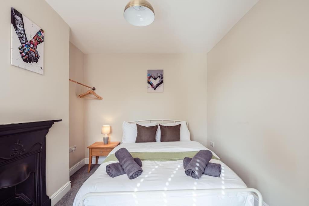 Host & - Sherrington Road Abode Holiday home *