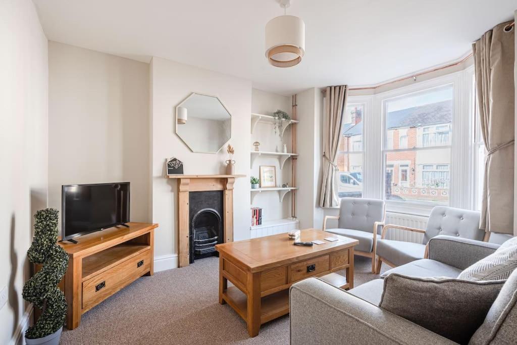 Host & - Sherrington Road Abode *