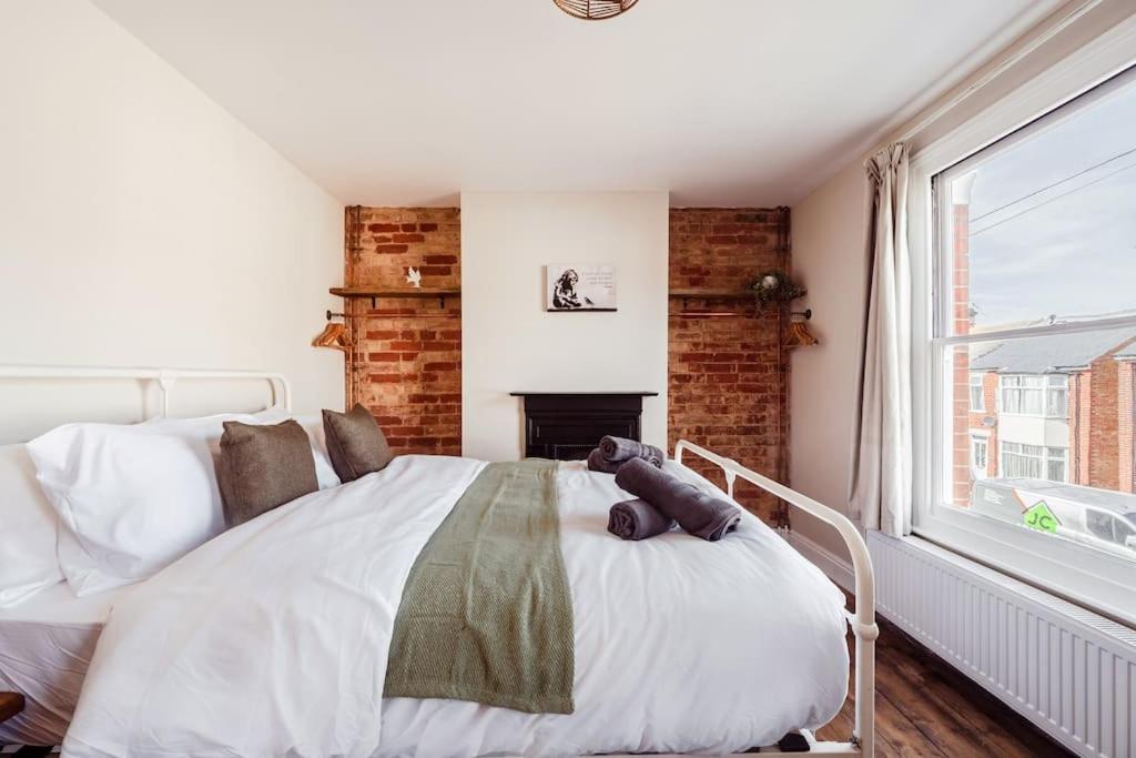 Host & - Sherrington Road Abode Holiday home *