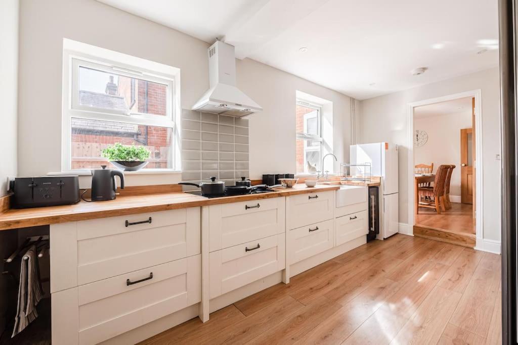 Host & - Sherrington Road Abode Holiday home *