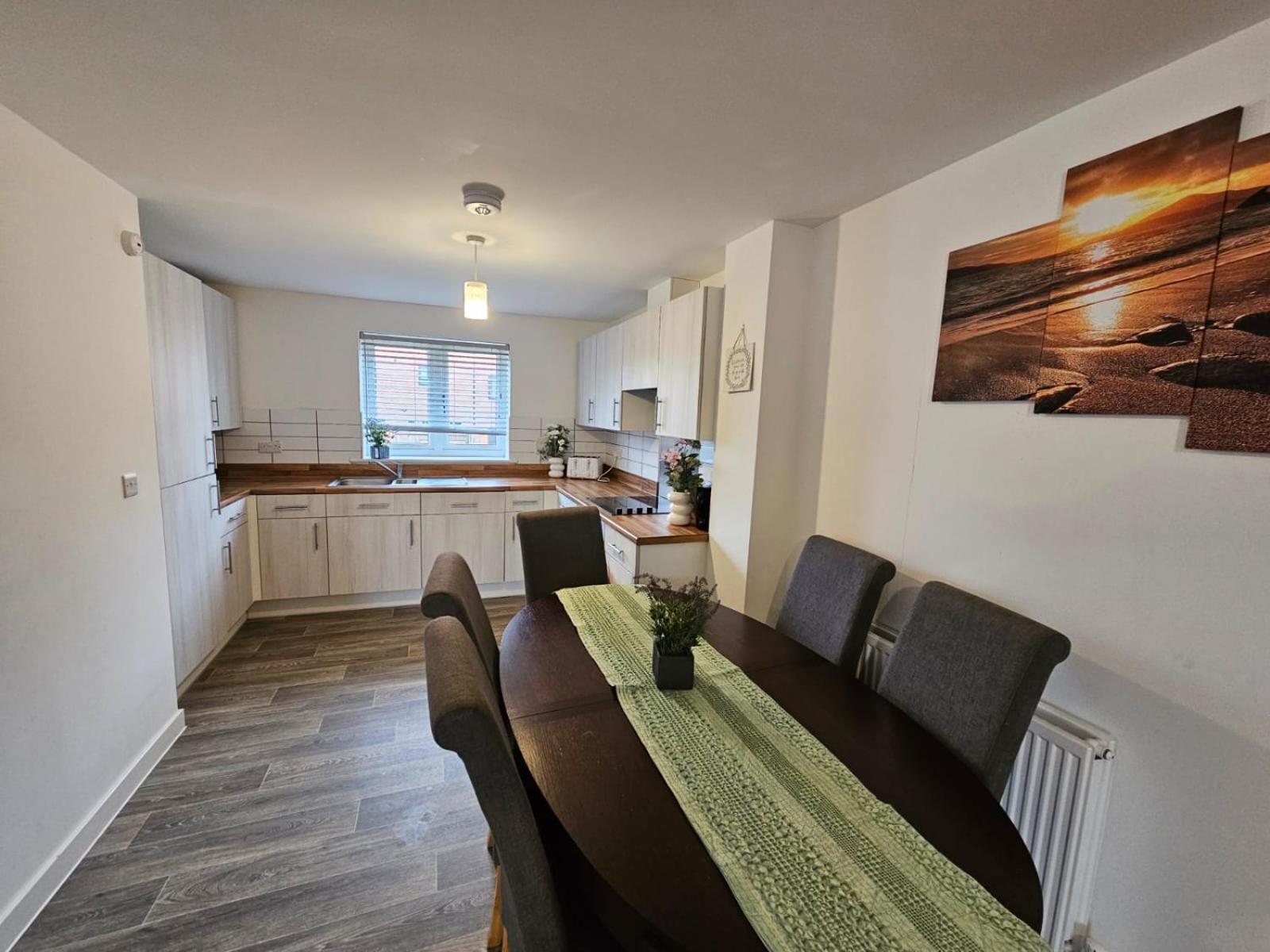 Modern 3 Bedroom Town House Ipswich