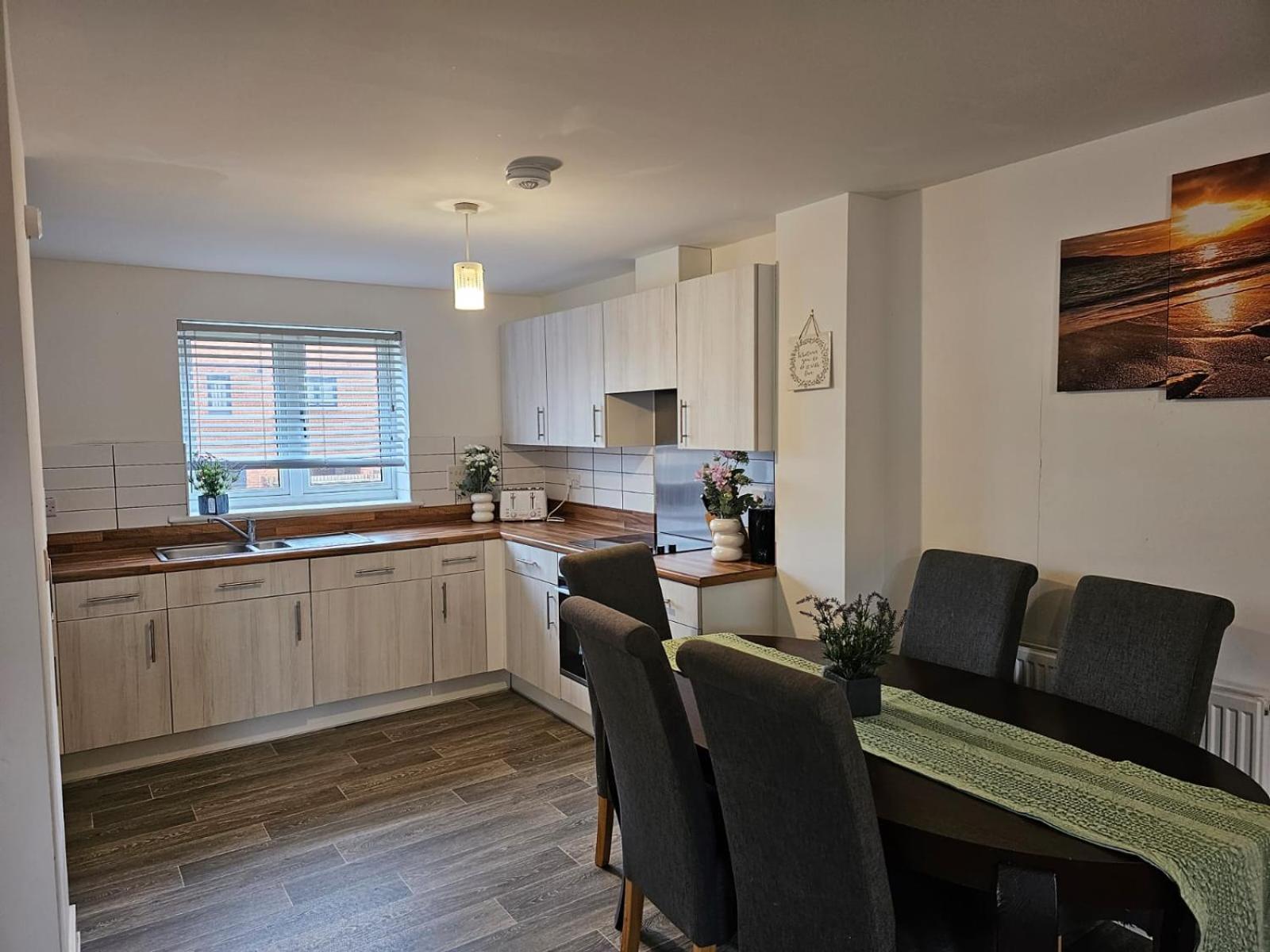 Modern 3 Bedroom Town House