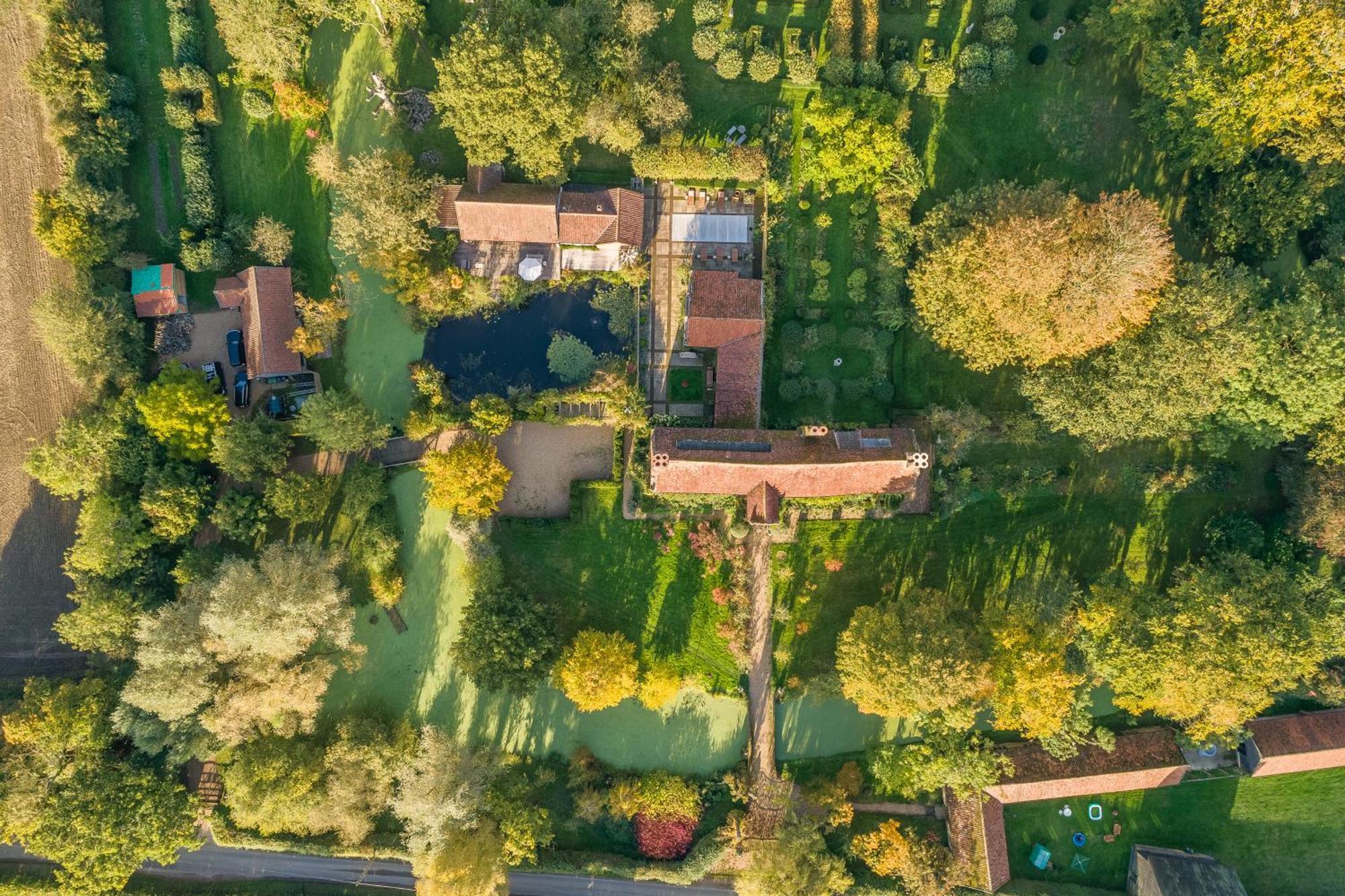 Spectacular Thousand Year Old Medieval Manor House - Flemings Hall