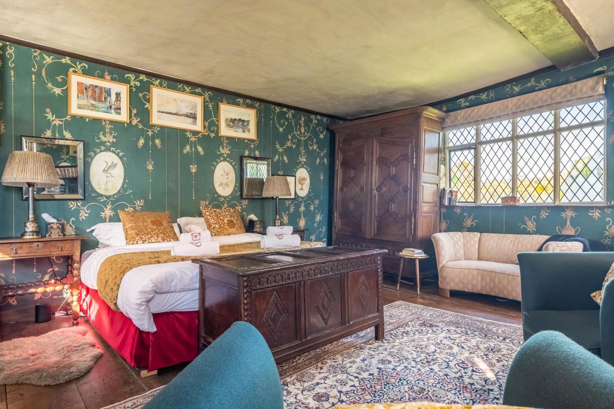 Spectacular Thousand Year Old Medieval Manor House - Flemings Hall Villa Ipswich