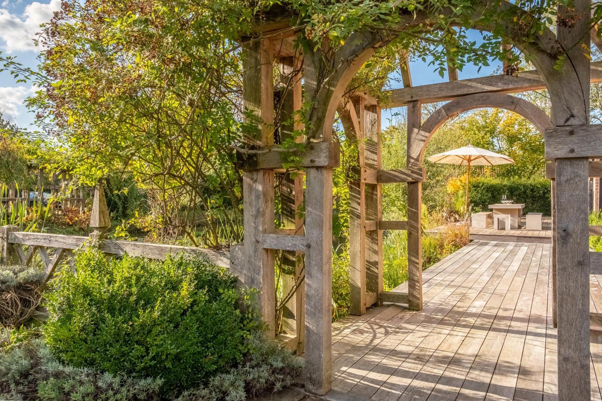 Spectacular Thousand Year Old Medieval Manor House - Flemings Hall Villa *