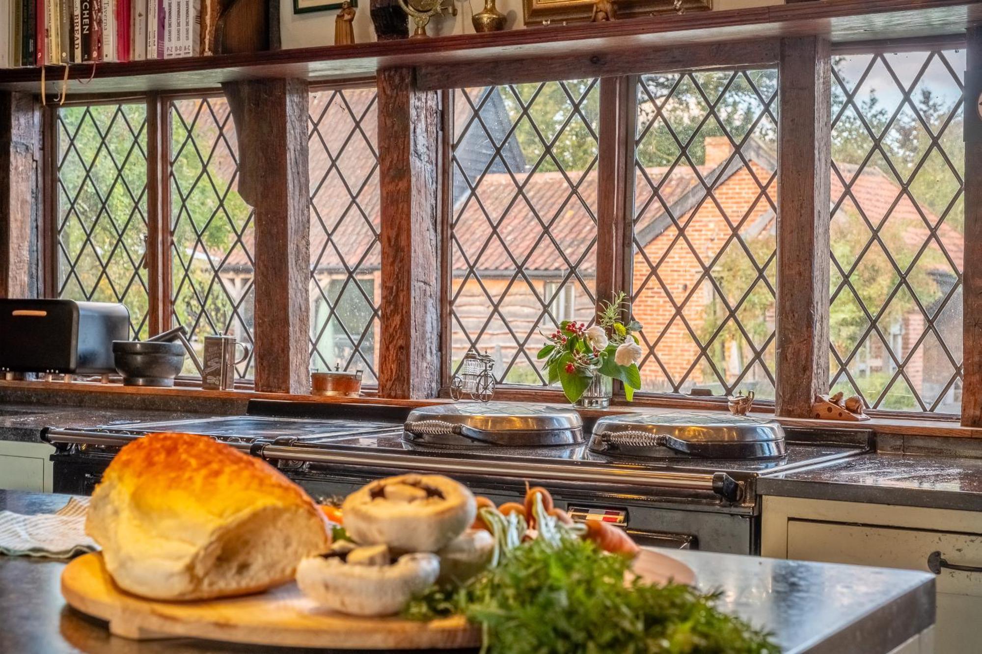 Villa Spectacular Thousand Year Old Medieval Manor House - Flemings Hall Ipswich
