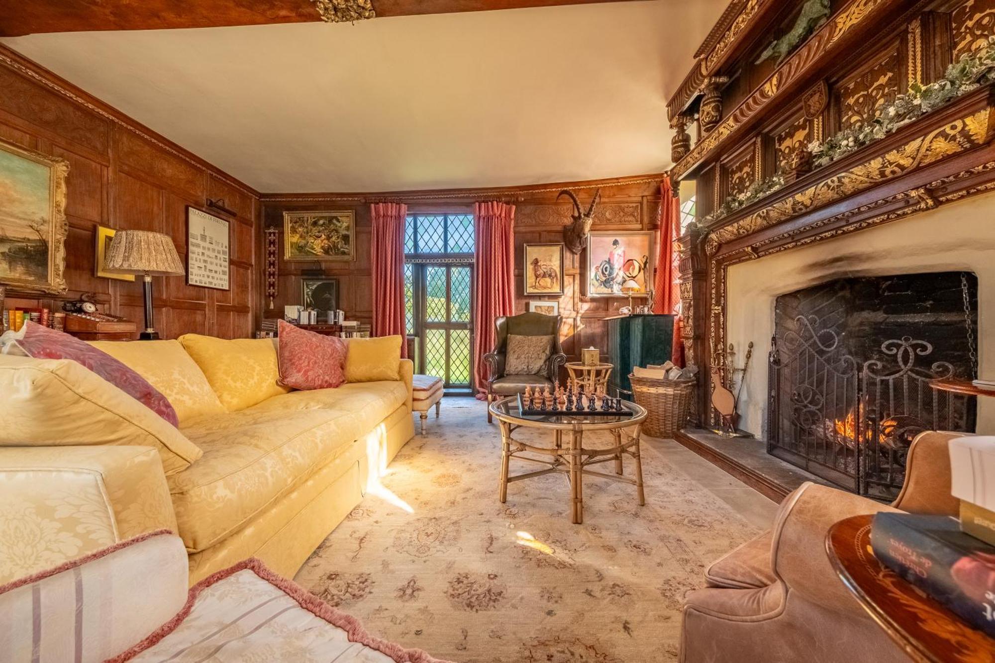 Spectacular Thousand Year Old Medieval Manor House - Flemings Hall Villa Ipswich