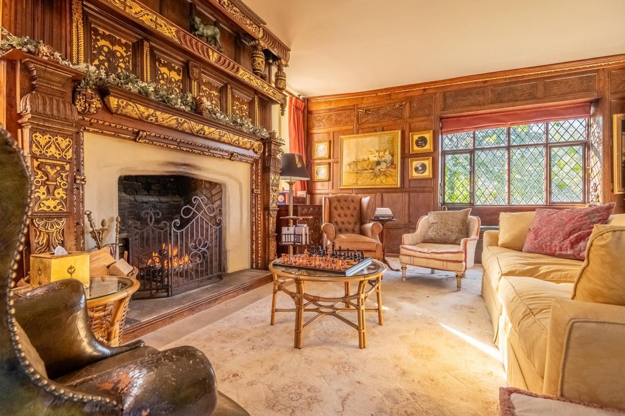 Spectacular Thousand Year Old Medieval Manor House - Flemings Hall Villa