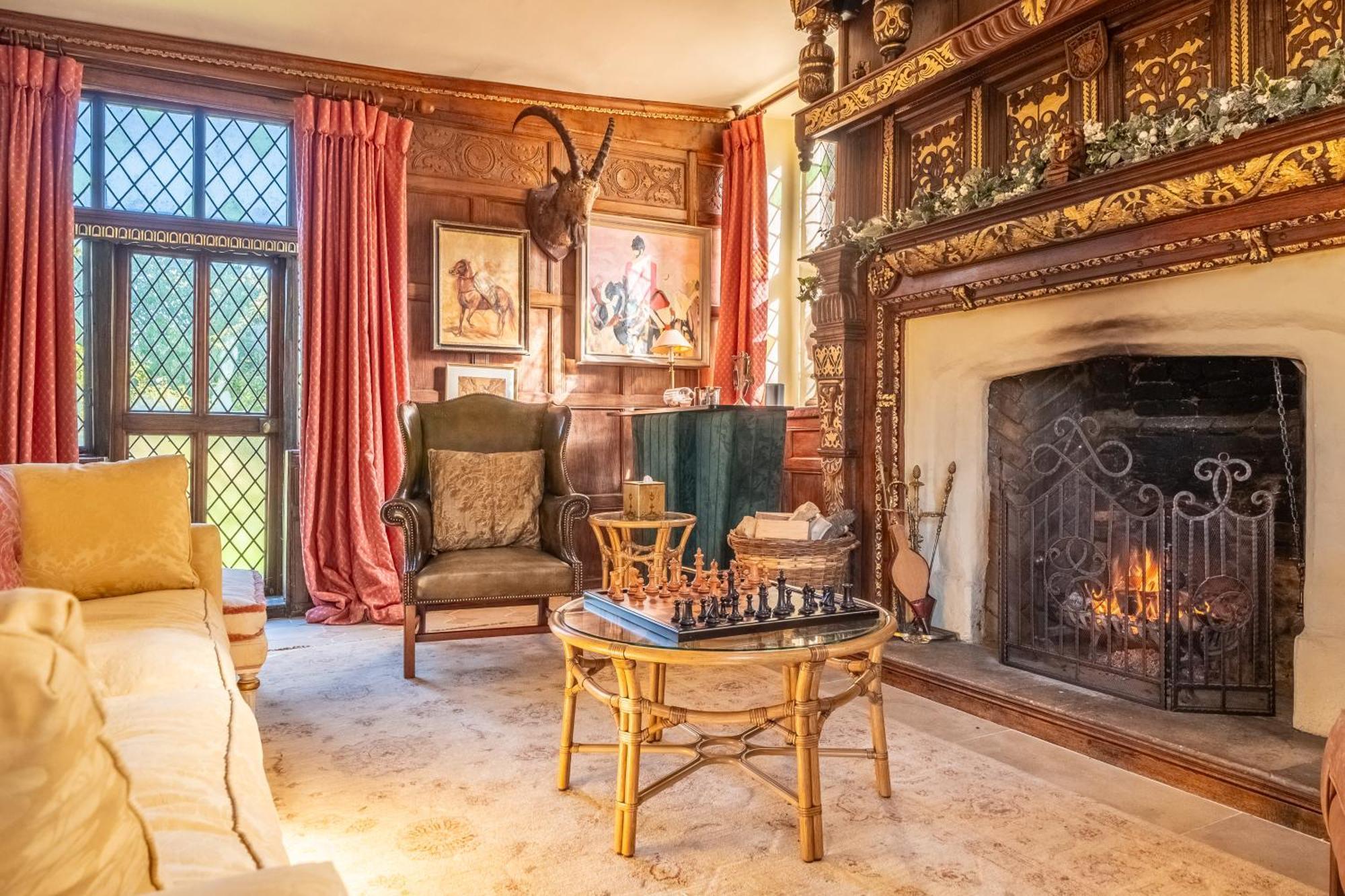 Spectacular Thousand Year Old Medieval Manor House - Flemings Hall Villa Ipswich