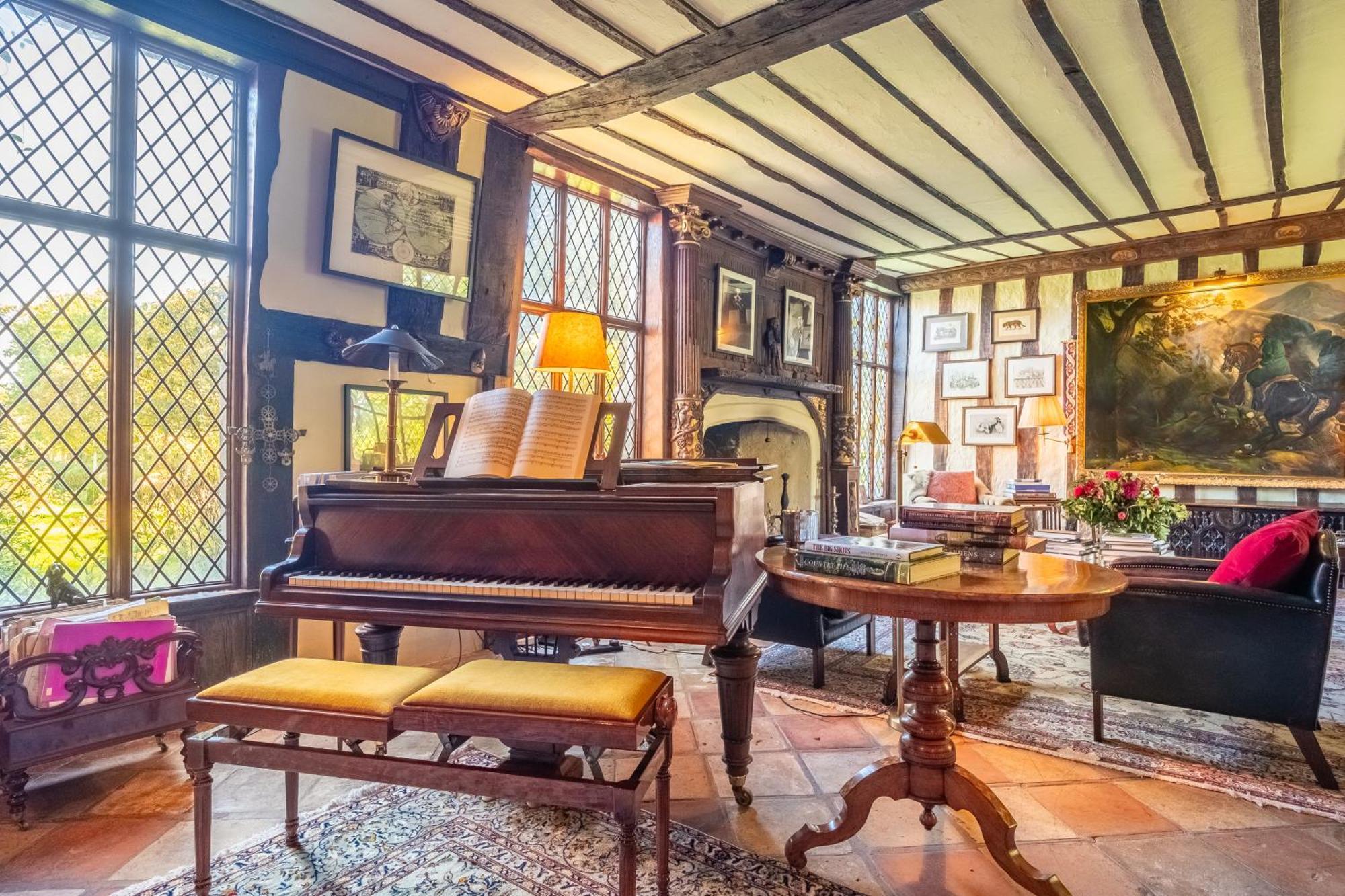 Spectacular Thousand Year Old Medieval Manor House - Flemings Hall Villa *