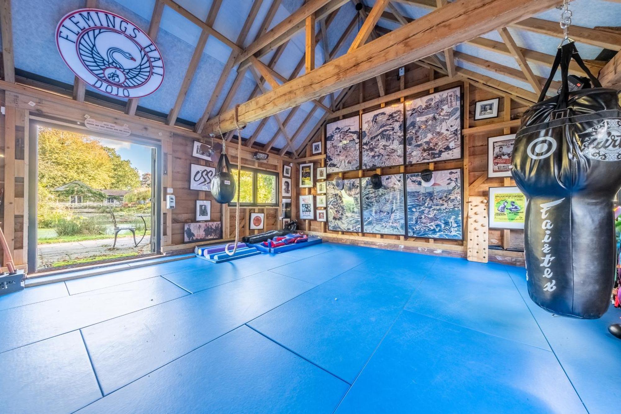 Spectacular Thousand Year Old Medieval Manor House - Flemings Hall Villa *