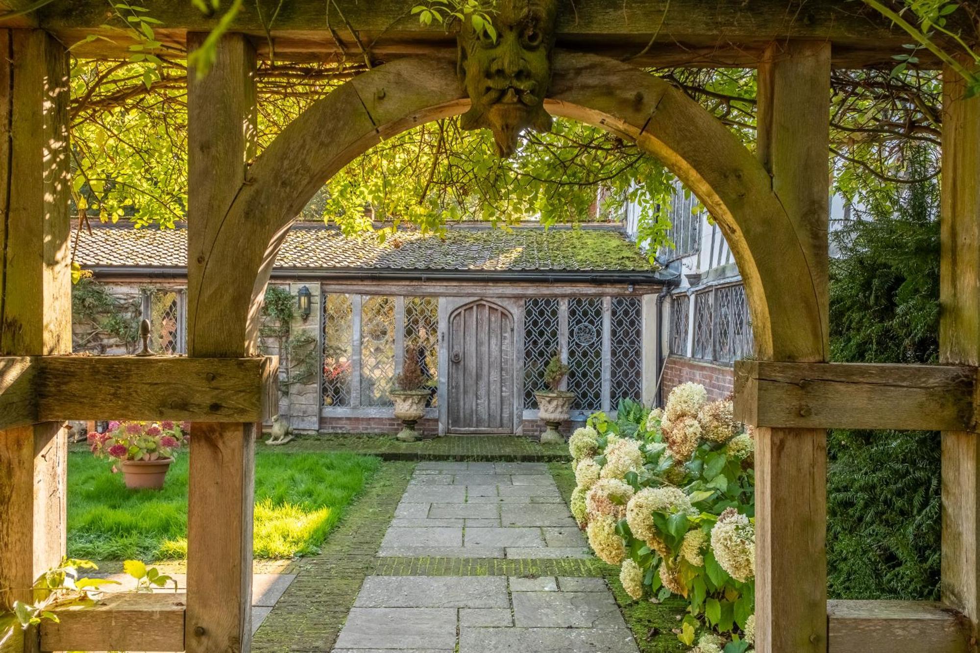 Spectacular Thousand Year Old Medieval Manor House - Flemings Hall Villa Ipswich