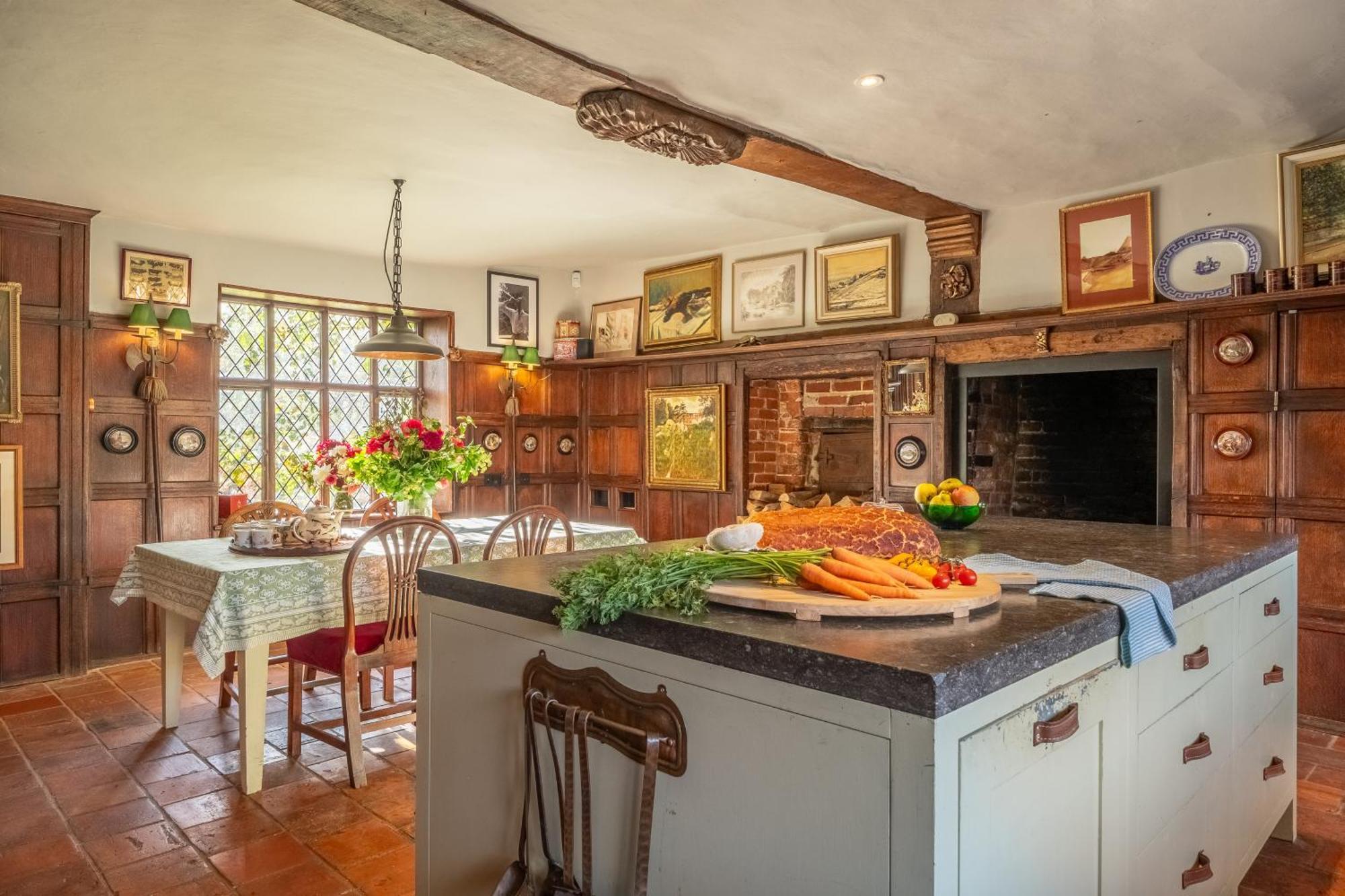 Spectacular Thousand Year Old Medieval Manor House - Flemings Hall Villa