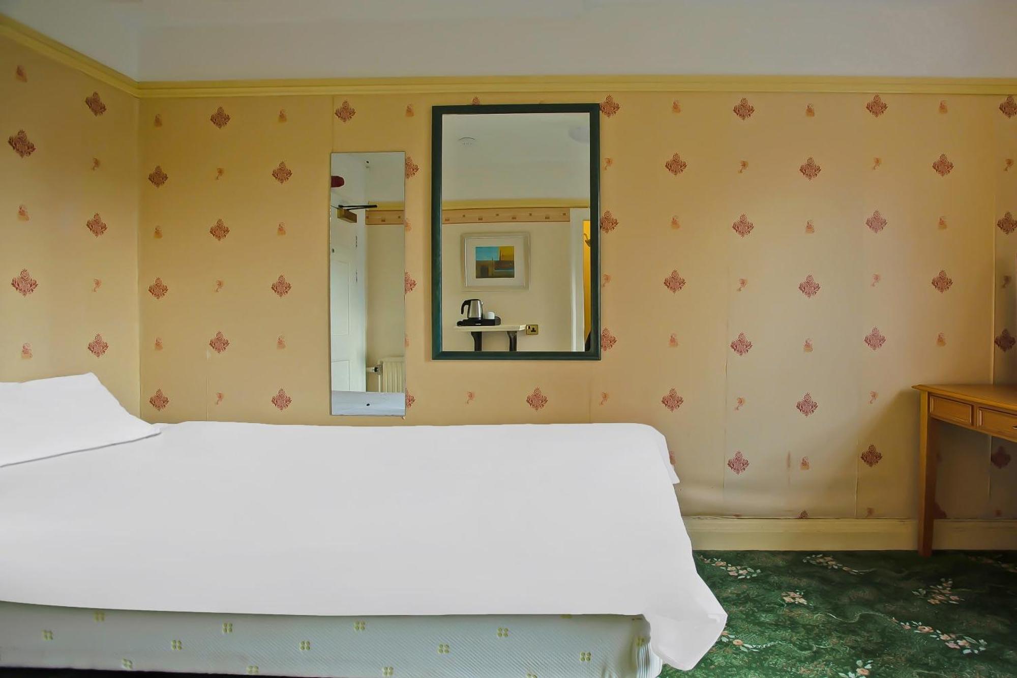 Hotel Great White Horse 2*