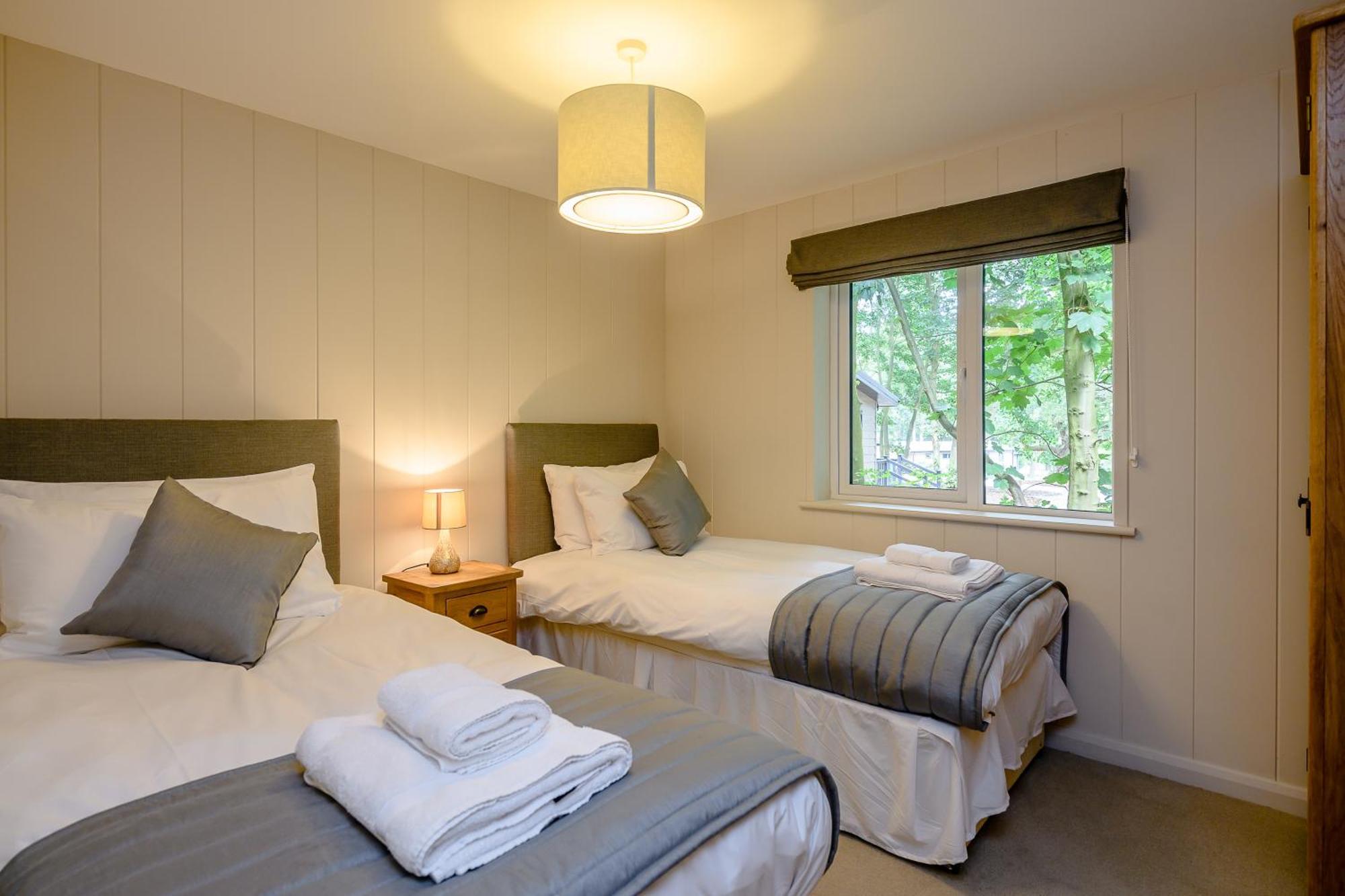 Woolverstone Marina And Park Holiday home *