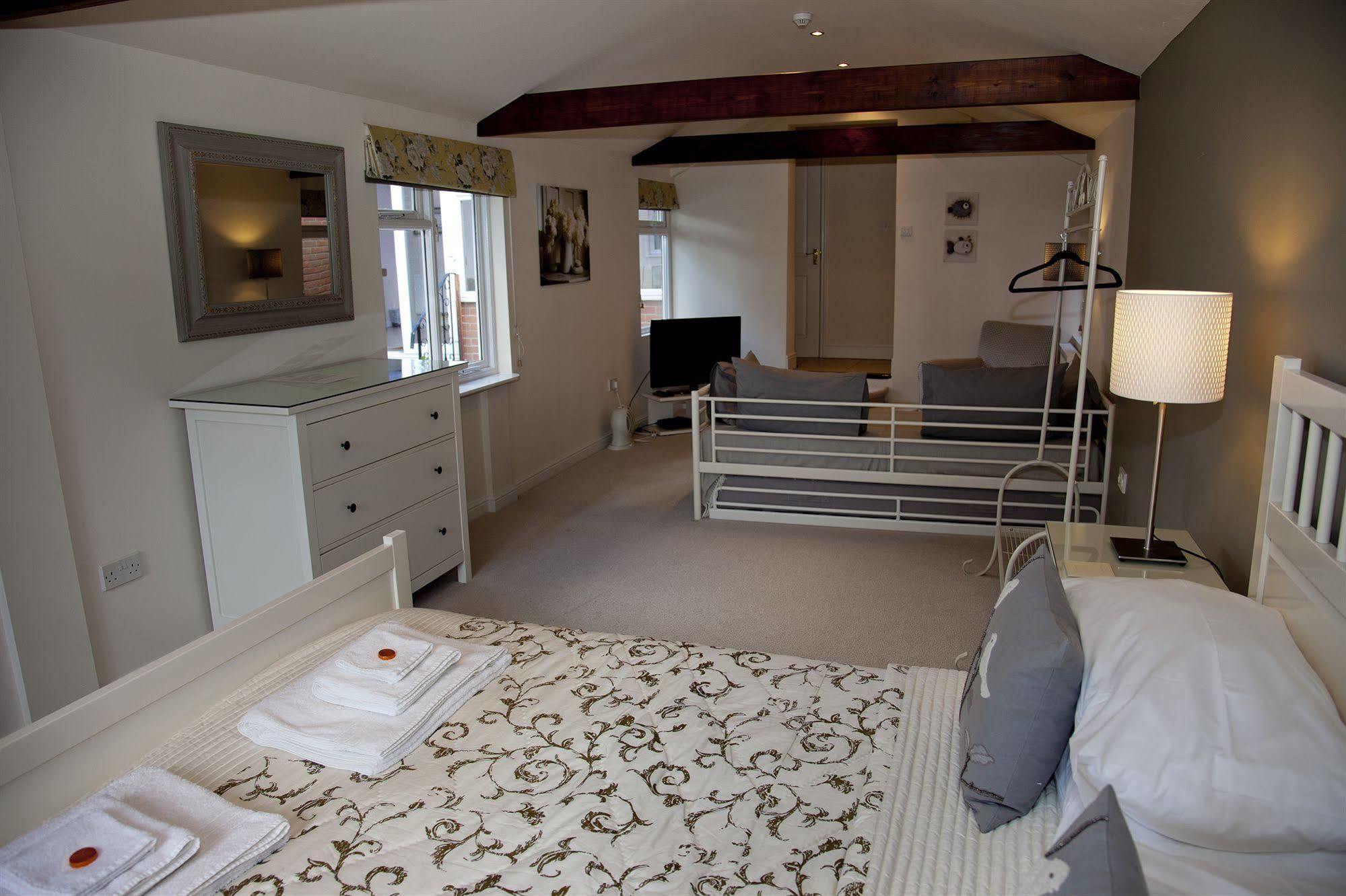 Innocence Rooms - East 3*